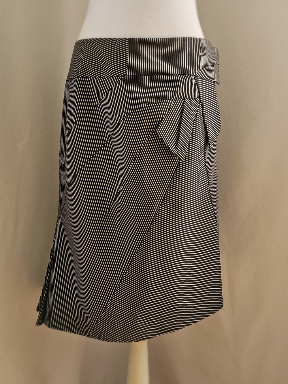 ​Etcetera Designer Pinstripe Pencil Skirt Women's Size 10 Navy Blue White Lined